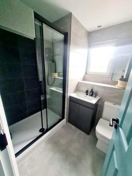 Spacious 5Bed House, Free Parking, No Party ! 글라스고 외부 사진